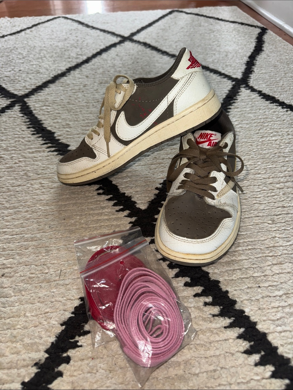 Travis Scott Nike air Jordan Low Sneakers in reverse mocha youth 6.5